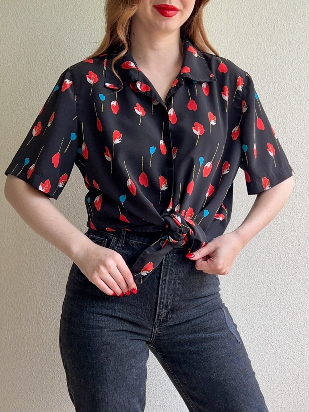 Vintage 1980s Black Button Down With Red Tulips (L/XL)